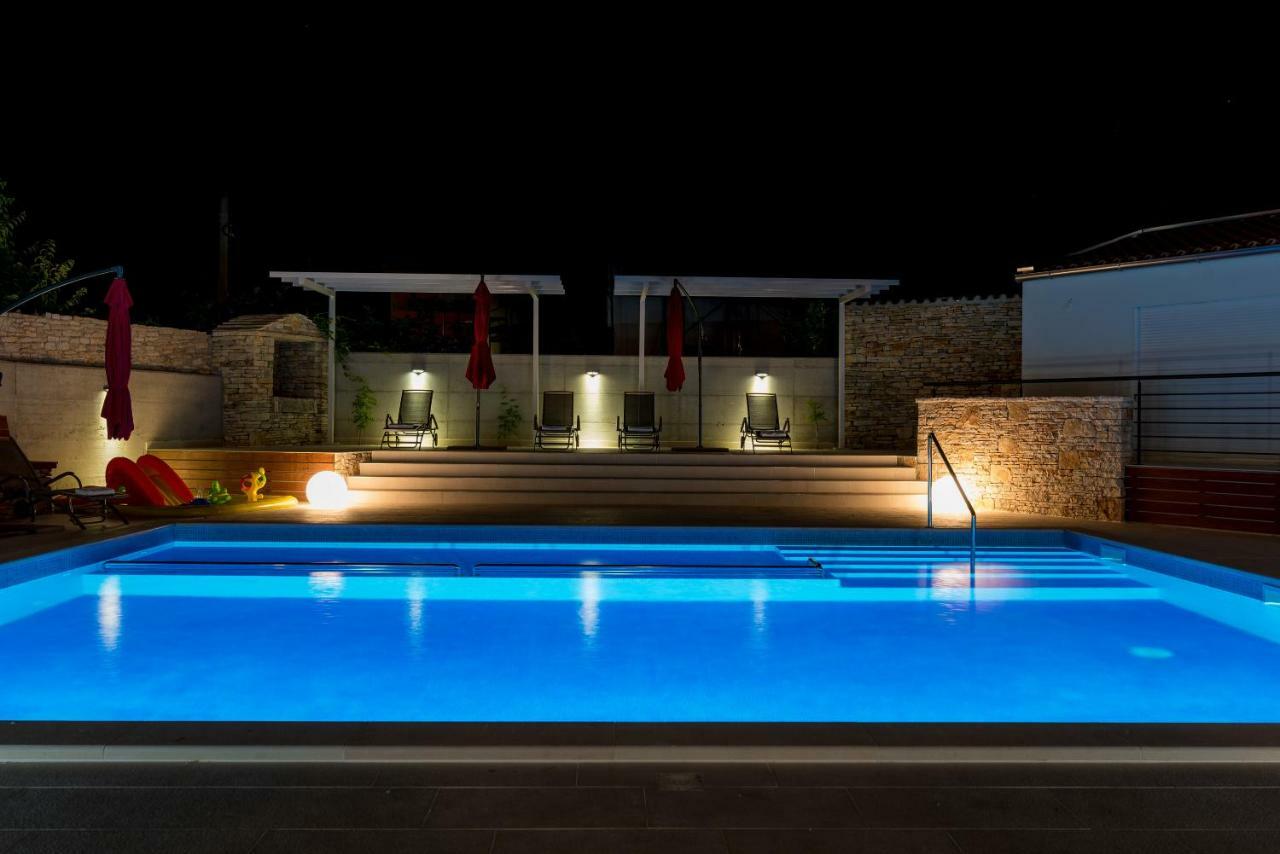 Villa Anja Peroj Exterior photo