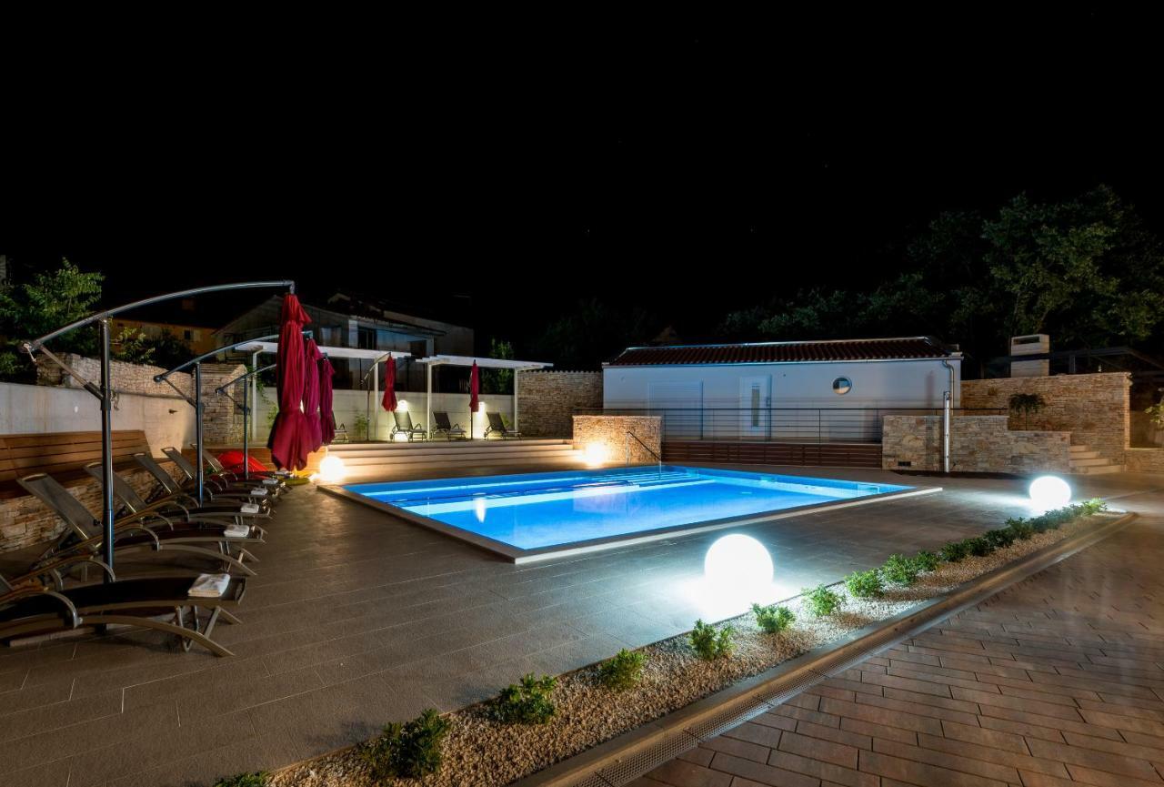 Villa Anja Peroj Exterior photo