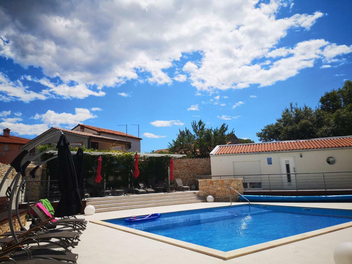 Villa Anja Peroj Exterior photo