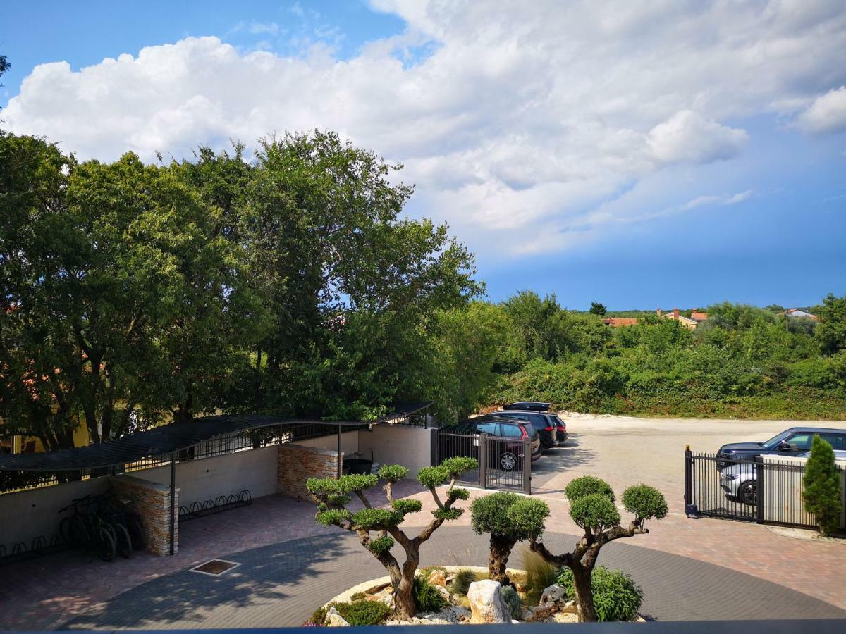 Villa Anja Peroj Exterior photo